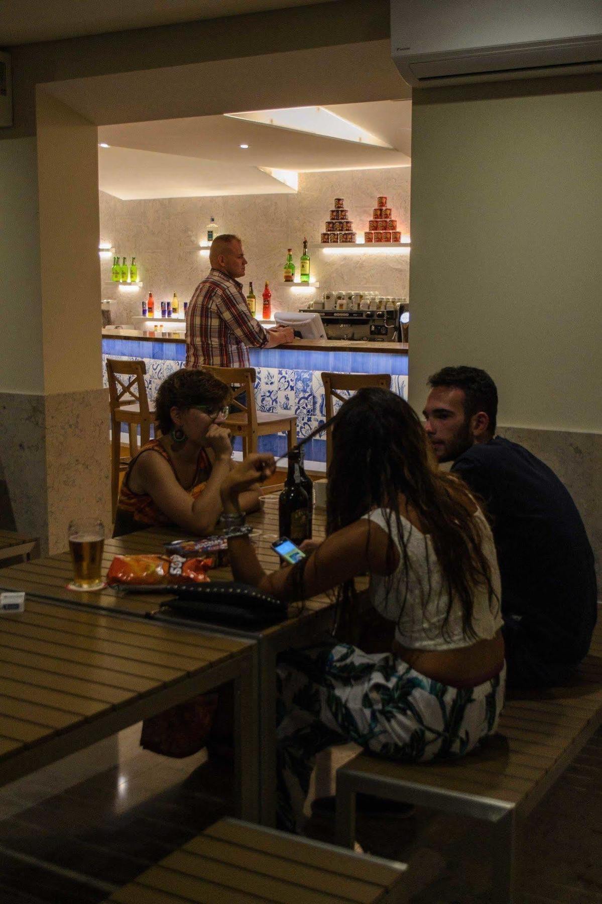 Hans Brinker Hostel 리스본 레스토랑 사진
